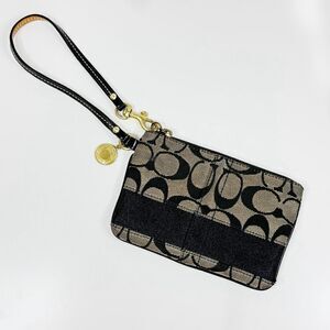 Coach 40028 Signature Logo Jacquard Corner Zip Wristlet Pouch‎ Tan Black